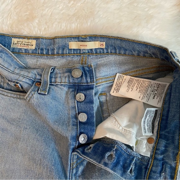 LEVI’S Light Blue Wedgie Iconic Fit Jeans Size 25 - Picture 5 of 13
